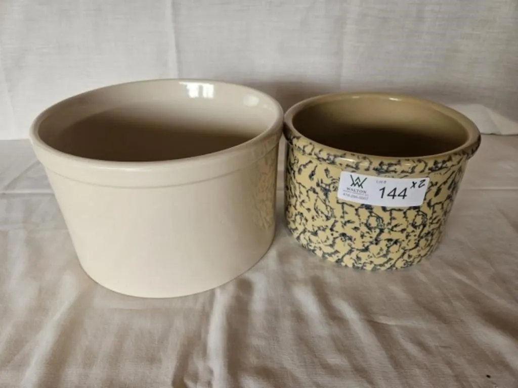 Roseville 1qt Sponge Blue & Cream Crock