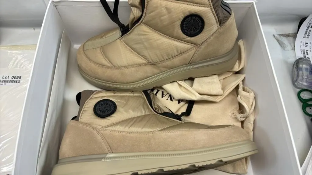 Canada Goose Winter Womens size 12 boots