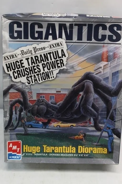 AMT Gigantics Huge Tarantula Diorama Model Kit