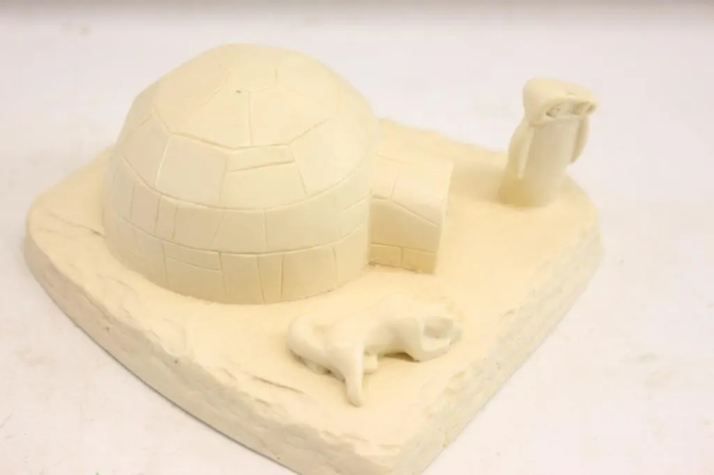 Boma Inuit Igloo, Husky & Figure 5 in Wide