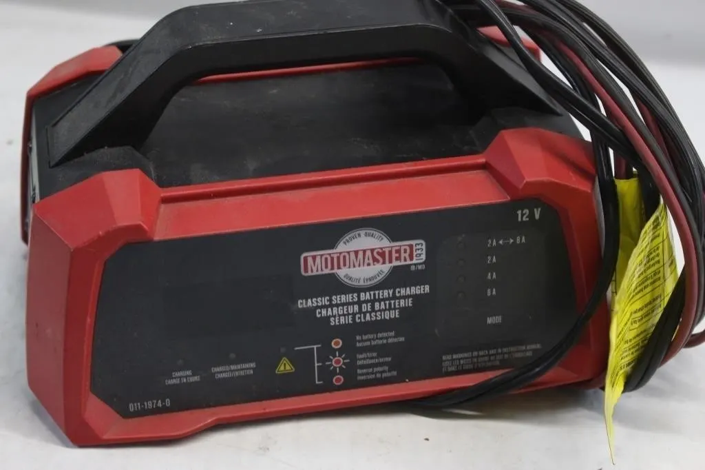 MotoMaster Classic Series 12V Battery Charger