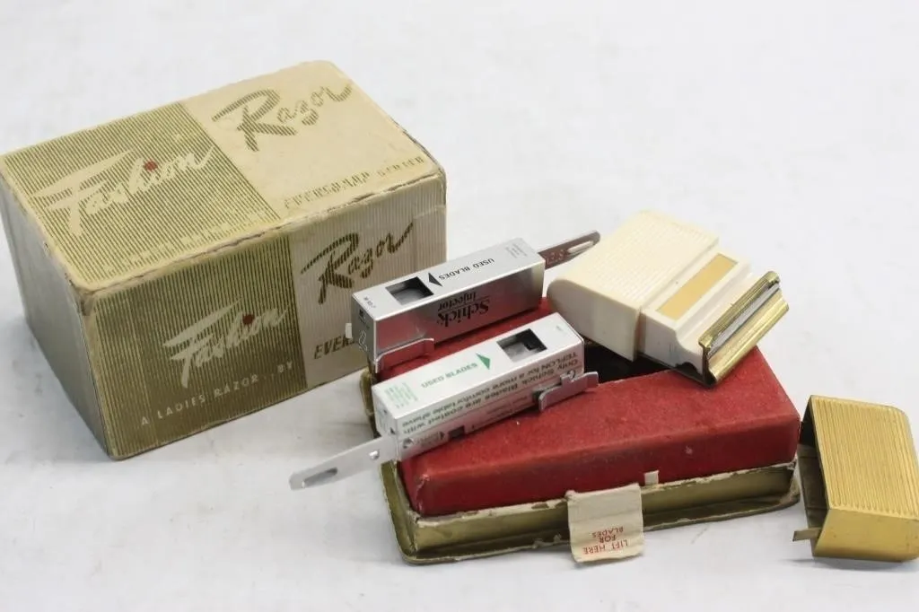 Vintage Fashion Ladies Razor Set w/ Schick