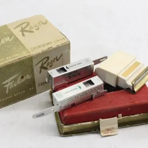 Vintage Fashion Ladies Razor Set w/ Schick