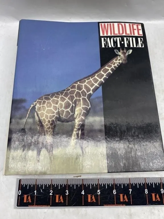 Wildlife Fact File Binder with Cards