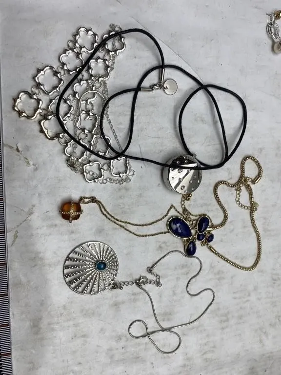 Mixed Costume Jewelry Necklace Lot