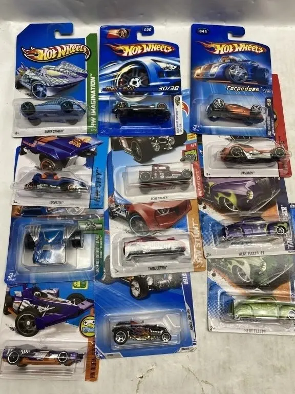 Hot Wheels Diecast Cars Lot (14 Cars)