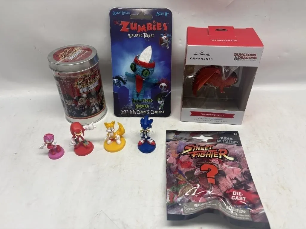 Sonic Figures, Street Fighter & D&D Ornament Lot