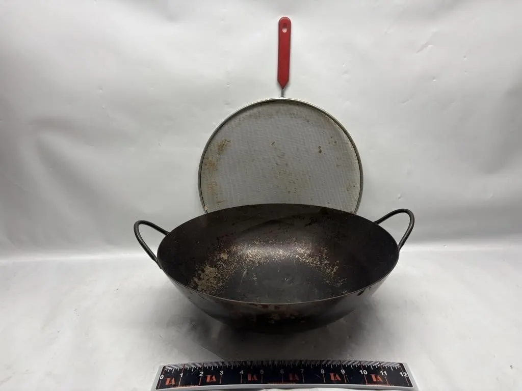 Steel wok with mesh splatter guard lid