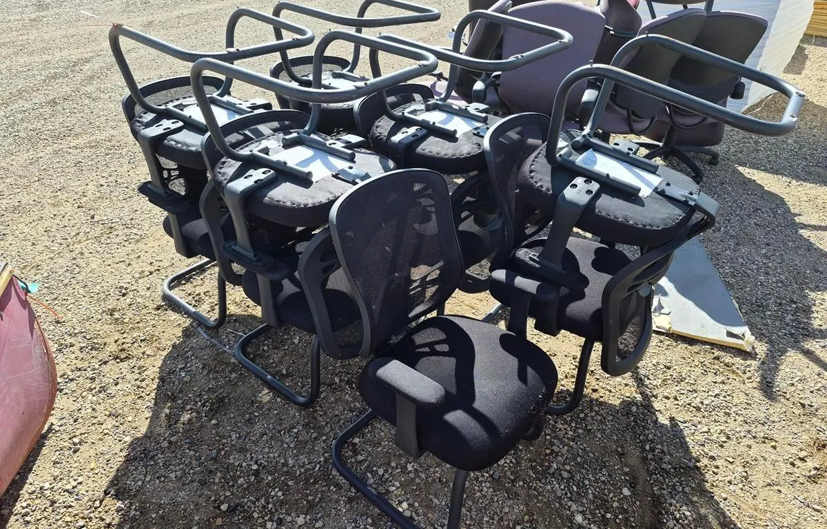 (11) Stationary Office Chairs
UNRESERVED