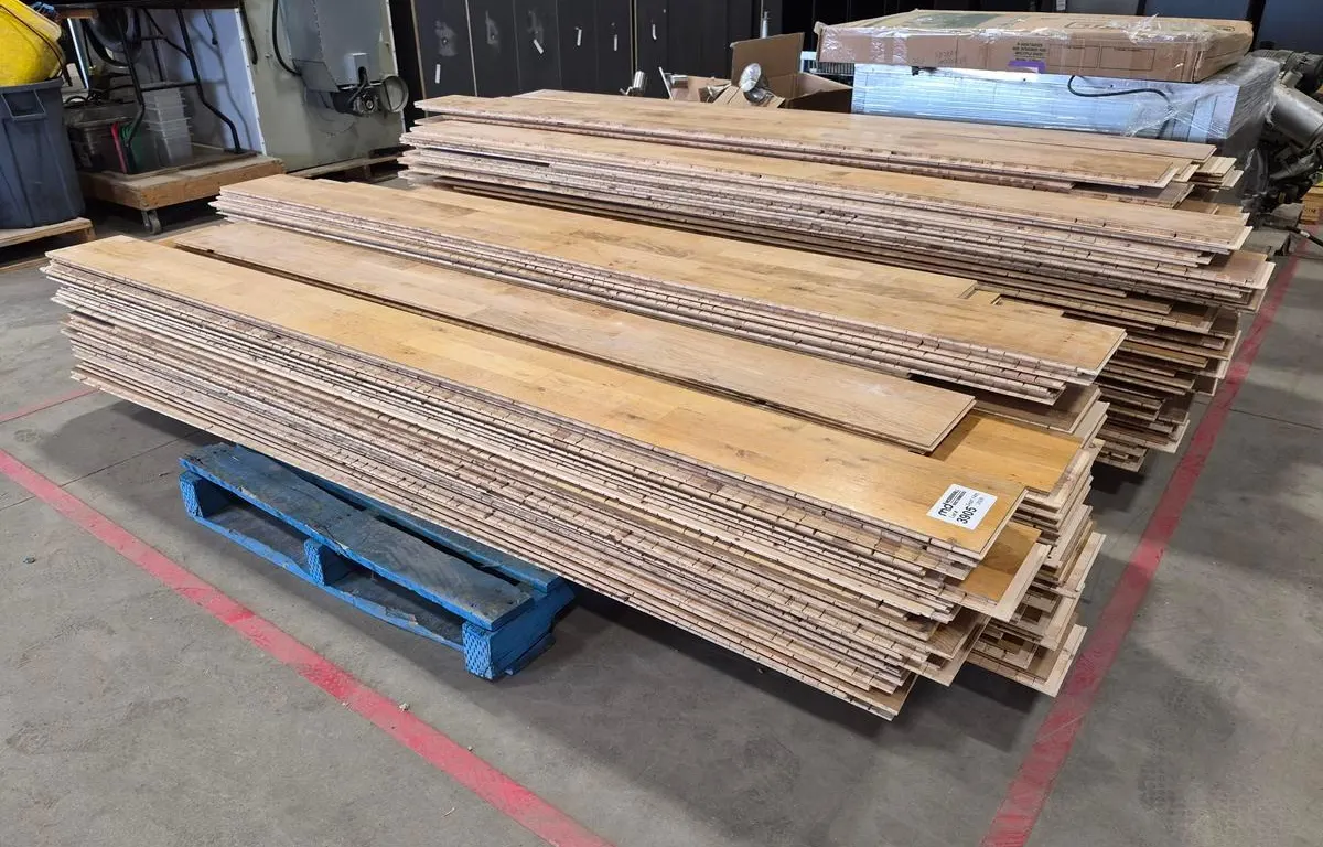 (2) Pallets of Flooring
UNRESERVED
