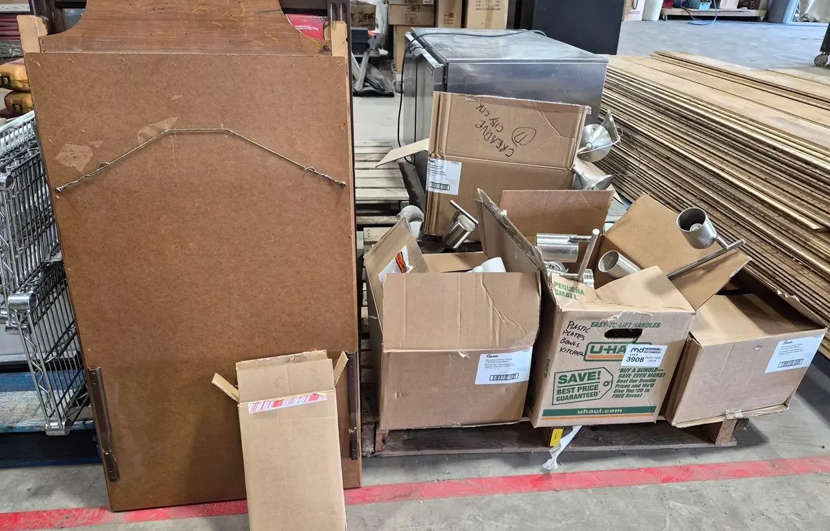 Pallet of Assorted Lighting Fixtures and Mirrors
UNRESERVED