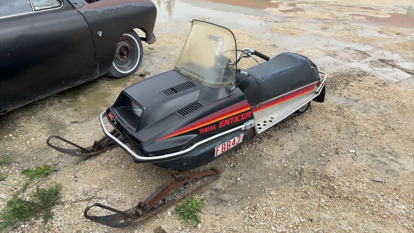 1980 Yamaha Enticer 340cc Snowmobile, S/N 8J6-032563