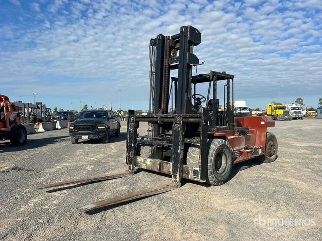 Taylor S-27 Pneumatic Tire Forklift