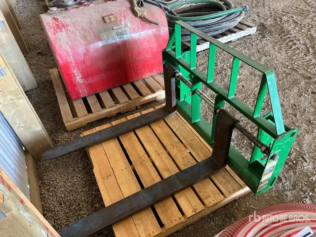 Frontier 4 ft Tractor Pallet Forks