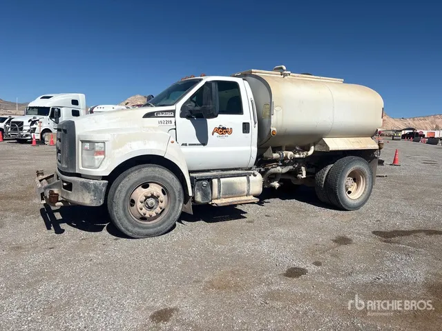 2017 Ford F-750 4x2 Water Truck