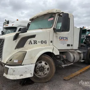 2015 Volvo VNL64T-300 6x4 Tractocamion con Dormitorio / T/A Sleeper Truck Tractor