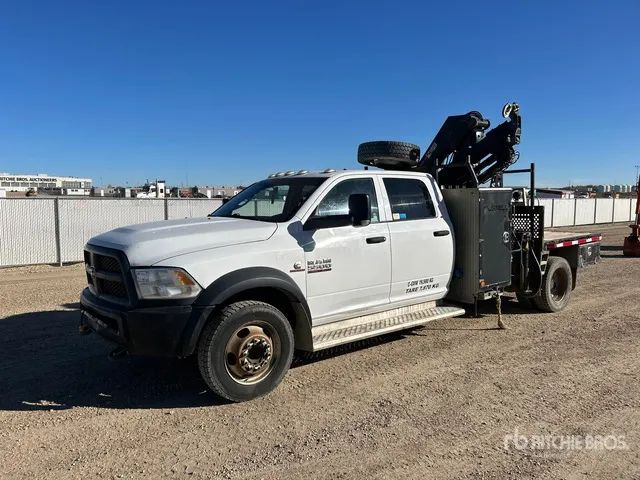 2015 Hiab 077ES4CLX 2800 kg Knuckle Boom on 2017 Ram 5500 4x4 Crew Cab Boom Truck
