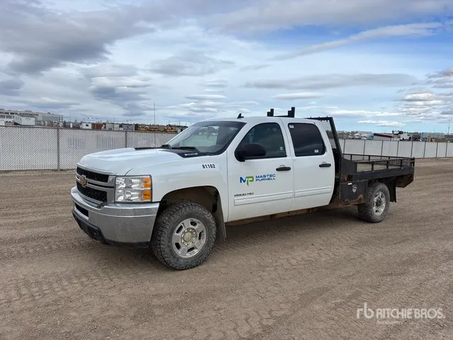 2013 Chevrolet Silverado 2500HD 4x4 Crew Cab Flatbed Truck (Inoperable)