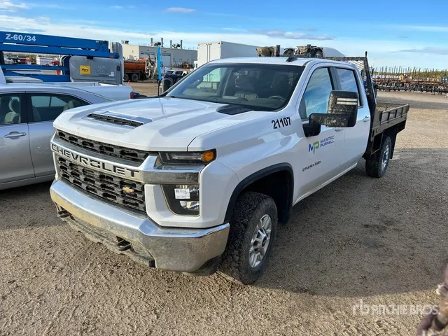 2020 Chevrolet Silverado 2500HD 4x4 Crew Cab Flatbed Truck (Inoperable)