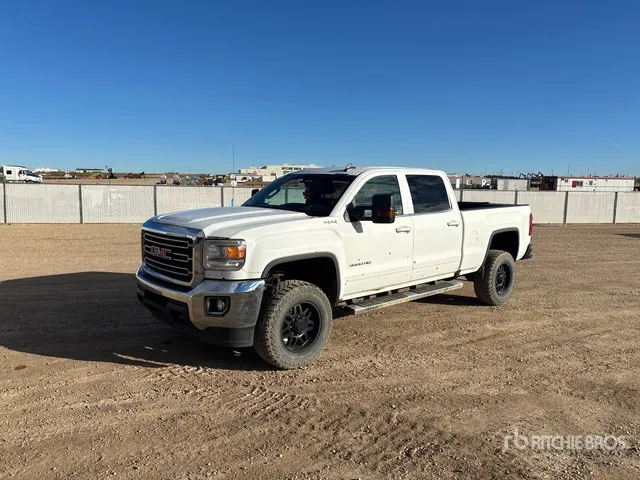 2016 GMC Sierra 3500HD 4x4 Crew Cab Pickup