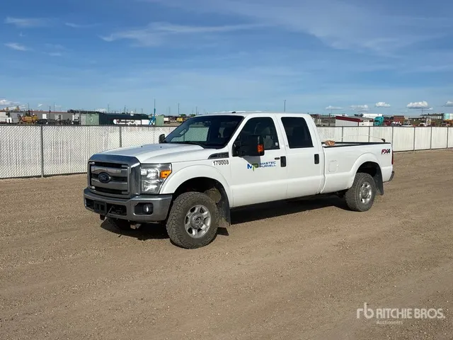 2015 Ford F-250 XLT 4x4 Crew Cab Pickup