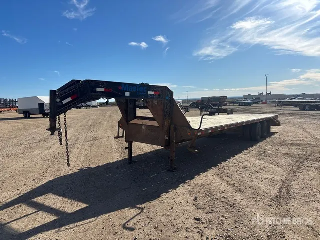 2013 Load Trail 30 ft T/A Gooseneck Equipment Trailer