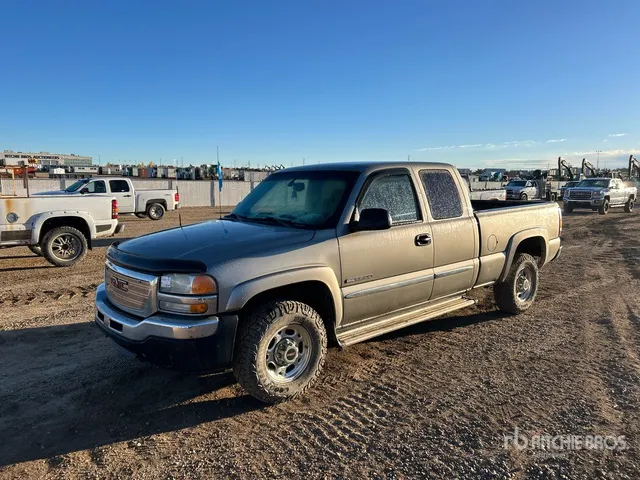 2003 GMC Sierra 2500 4x4 Extended Cab Pickup