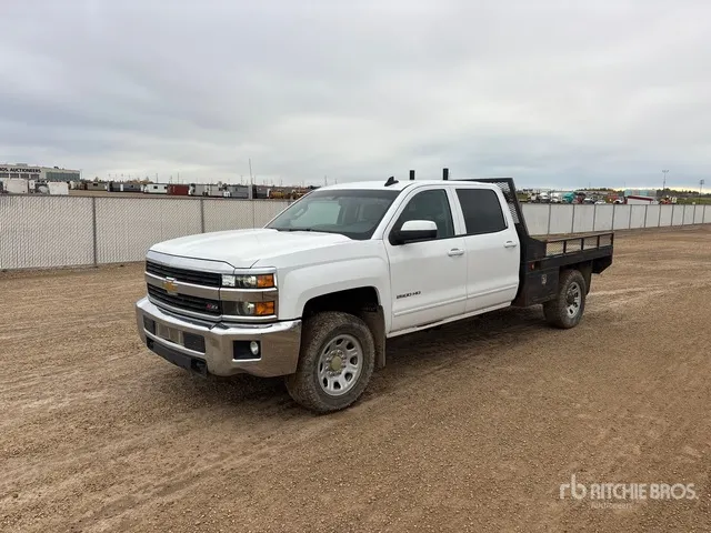 2015 Chevrolet Silverado 2500HD 4x4 Crew Cab Flatbed Truck (Inoperable)