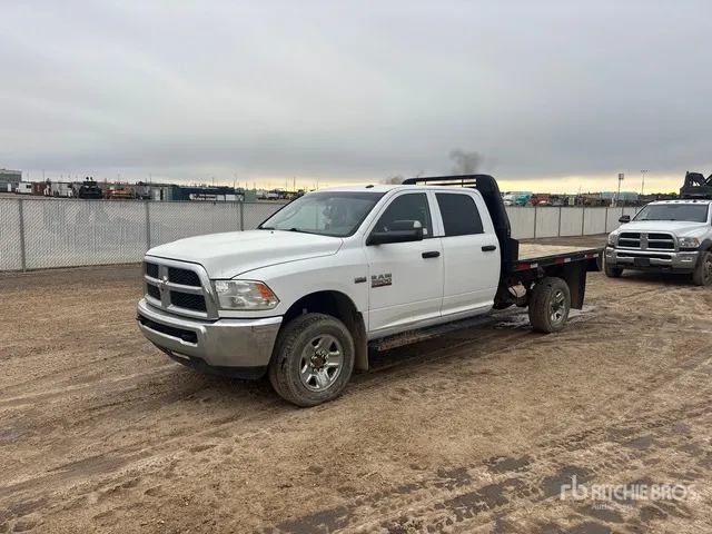2017 Ram 3500 SLE 4x4 Crew Cab Flatbed Truck