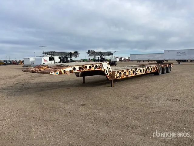 2007 Gerrys 34 ft Tri/A Folding Neck Trailer
