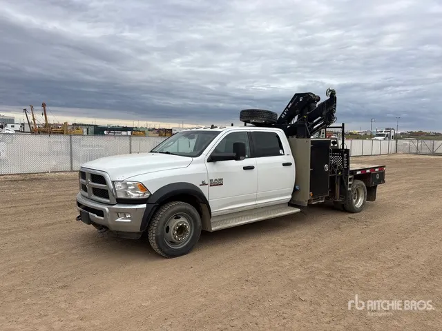2017 Hiab 077ES-4CLX 2800 kg Knuckle Boom on 2018 Ram 5500 SLT 4x4 Crew Cab Boom Truck