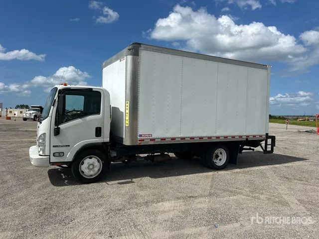 2019 Isuzu NPR 4x2 Van Truck