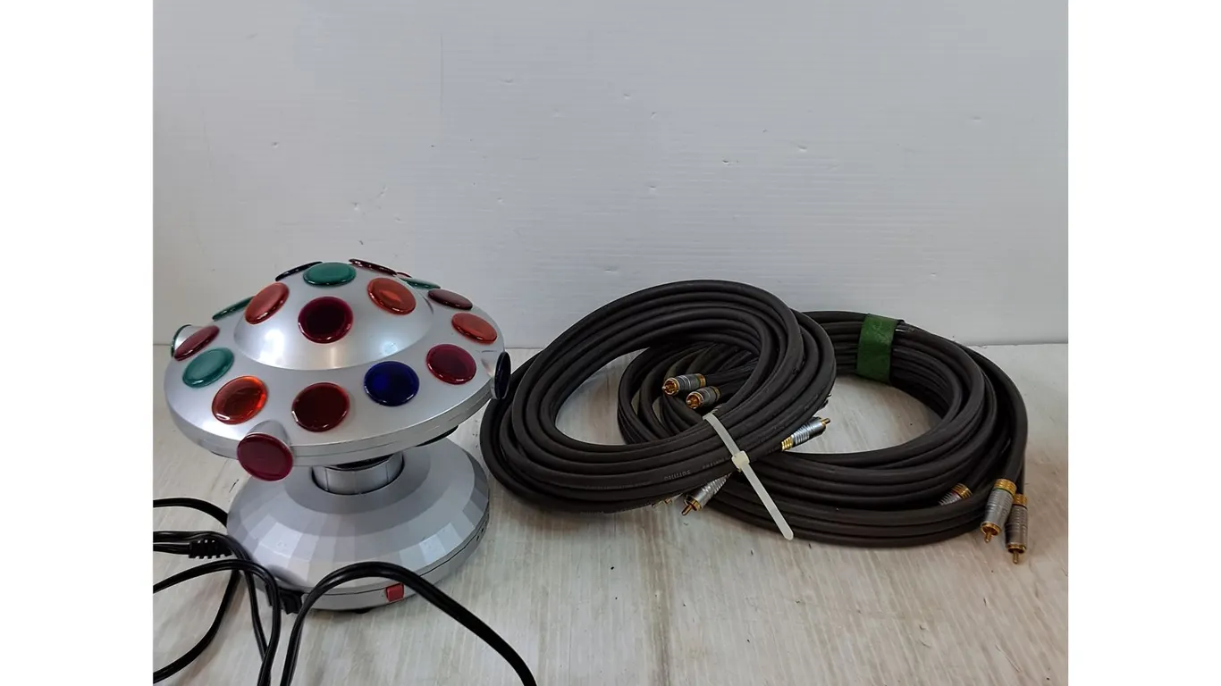 Rotating Disco Light (Tested), Video/Audio Cables