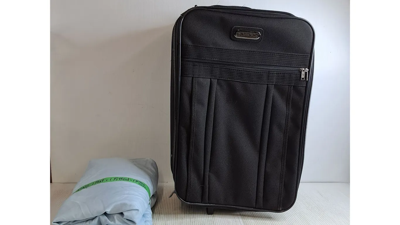 King Sheet Set, Black Suitcase 7"x15"x25" ( cannot ship)