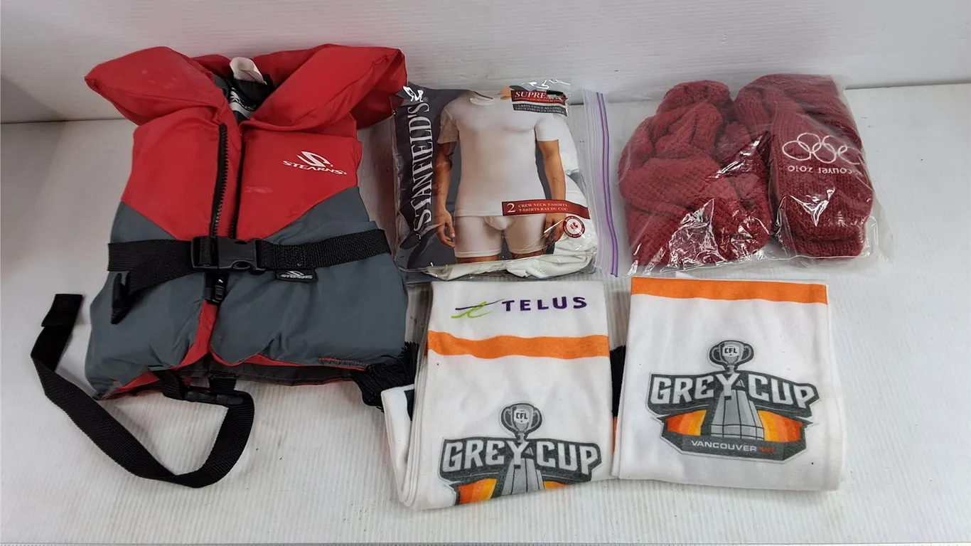 Stearns Life Vest - Size S, Crew Neck T Shirts, Grey Cup Scarves, Toque & Mitts