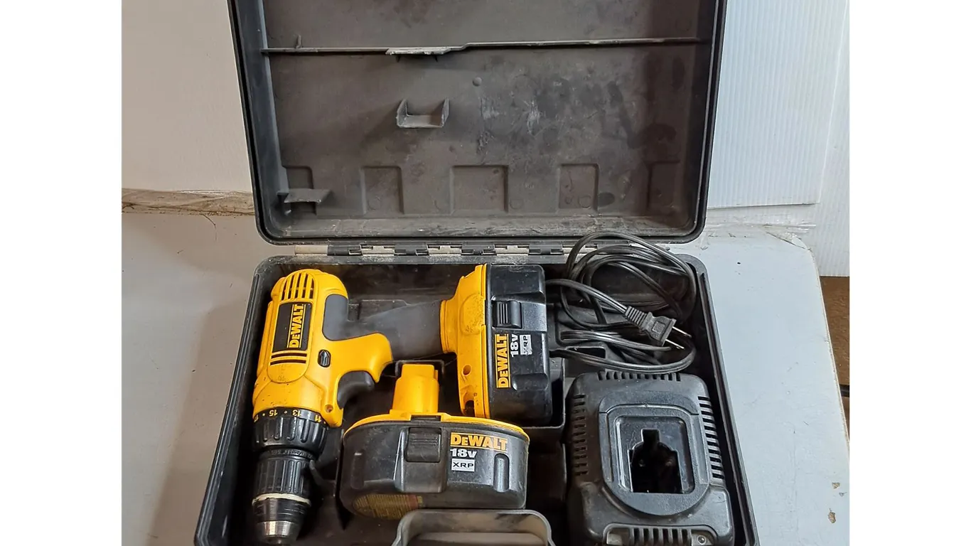 Dewalt 18V Drill, (2) Batteries, Charger & Case- Powers On