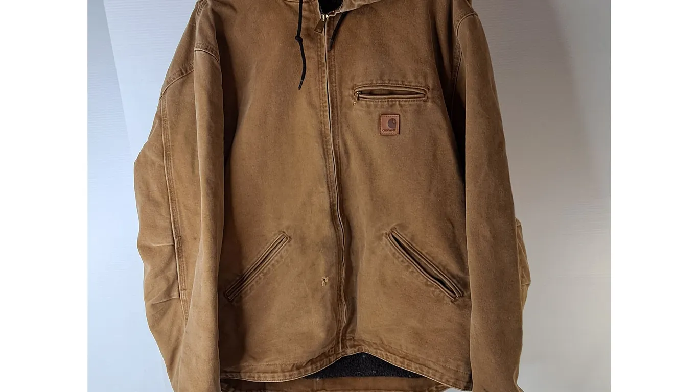 *Men's Carhatt Jacket- XL