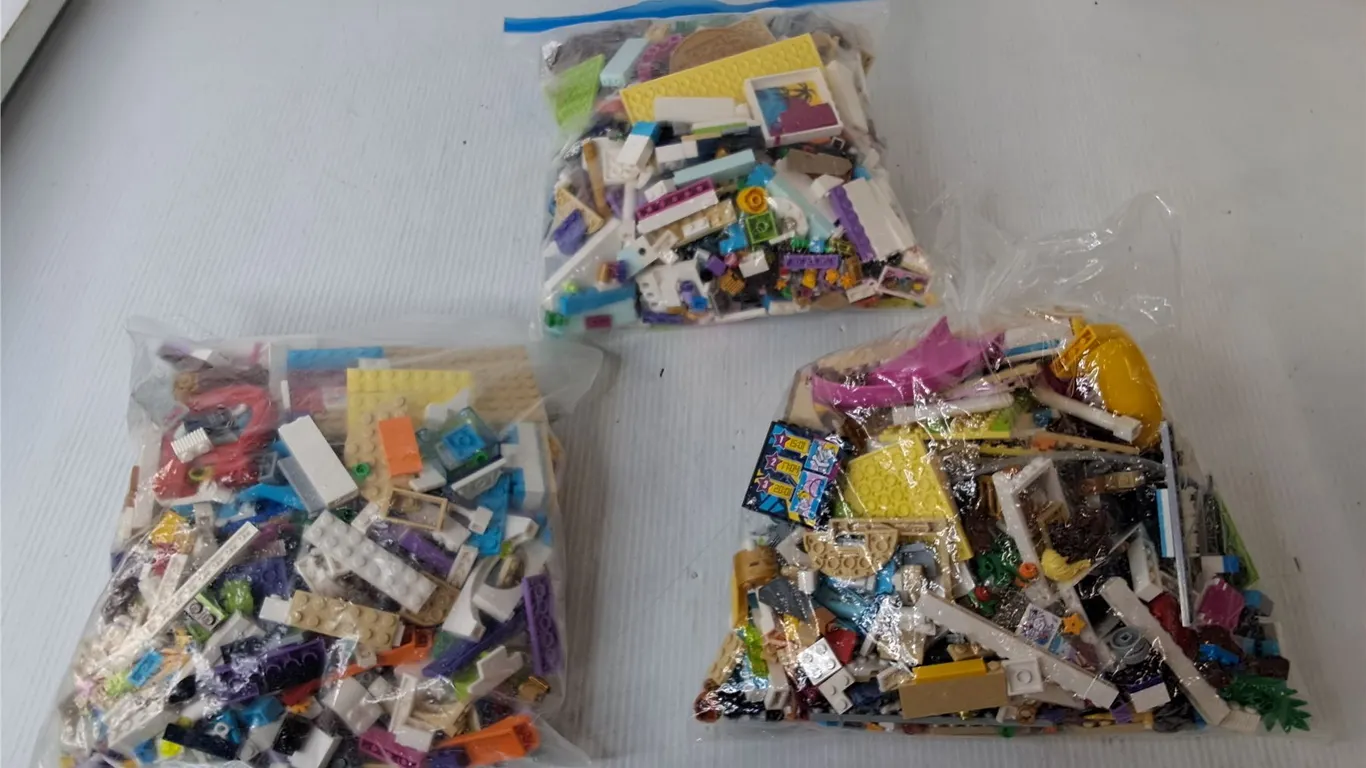 (3) Bags of Lego