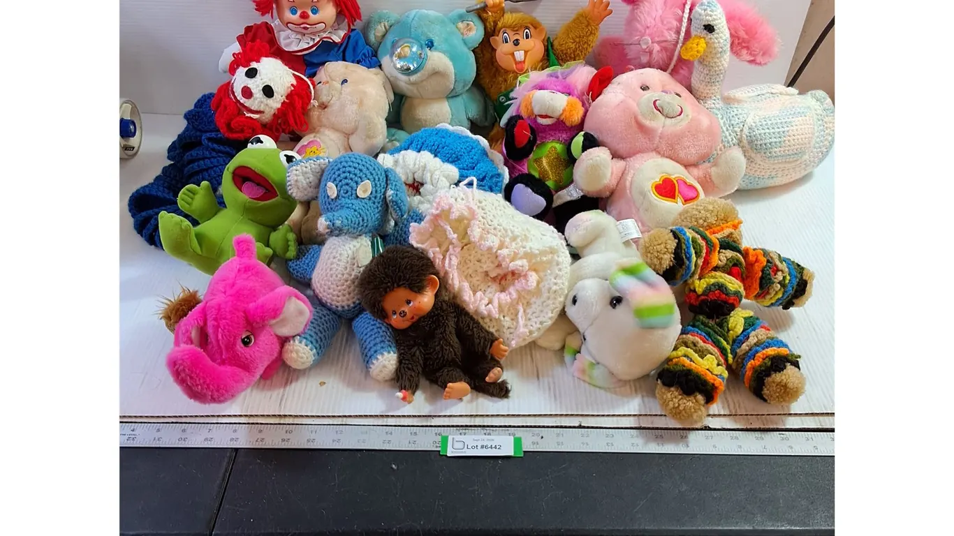 (15+) Stuffed Animals & Toys