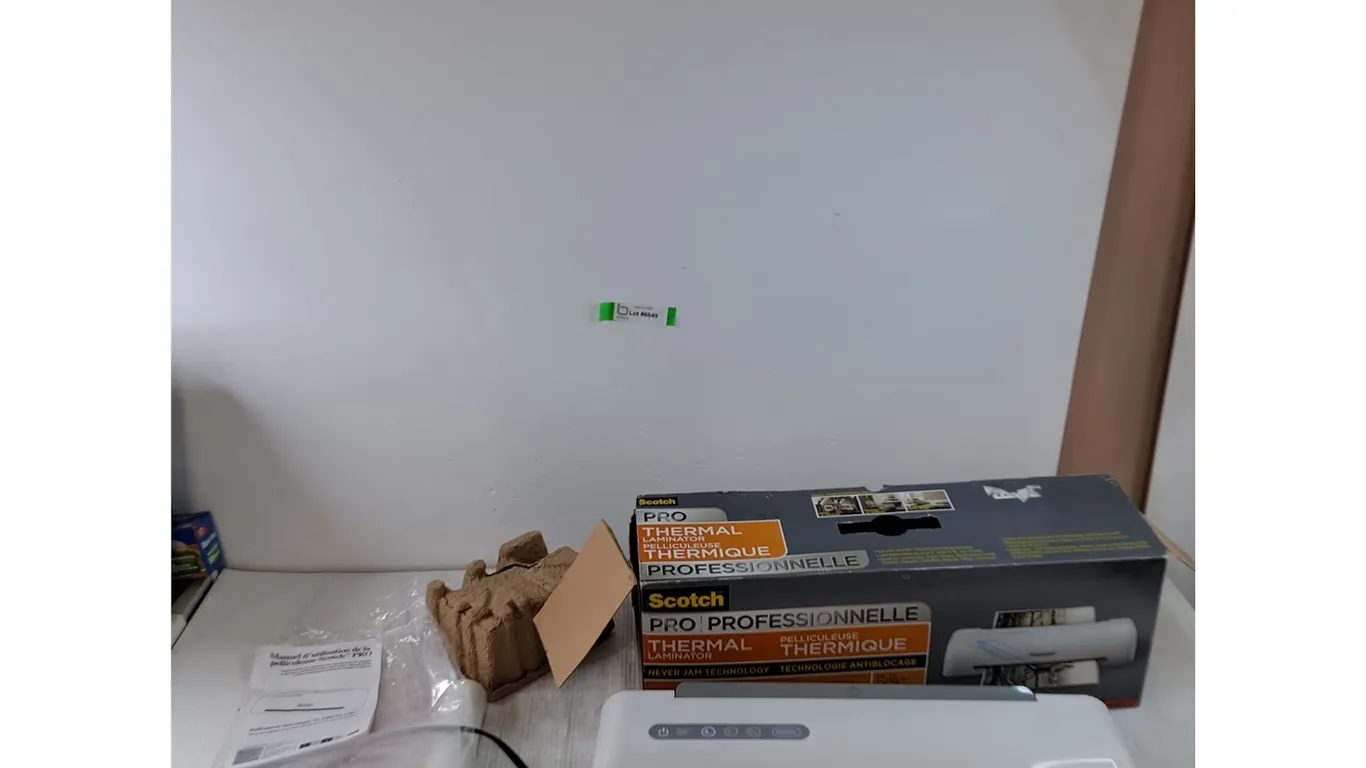 Scotch Pro Thermal Laminator Powers On with French Manual