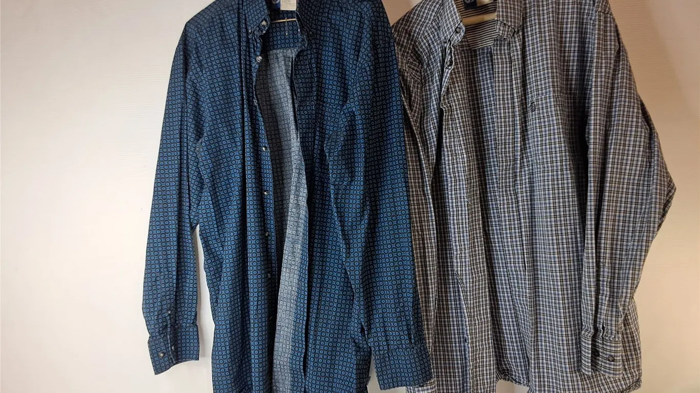 (2) Men's Dress Shirts- Both XL Tall
