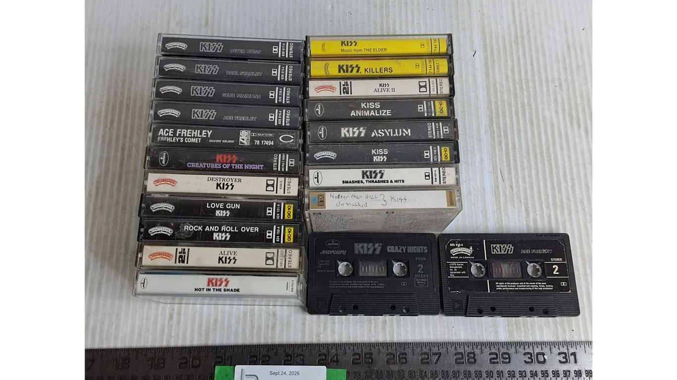 (20) Kiss Cassette Tapes
