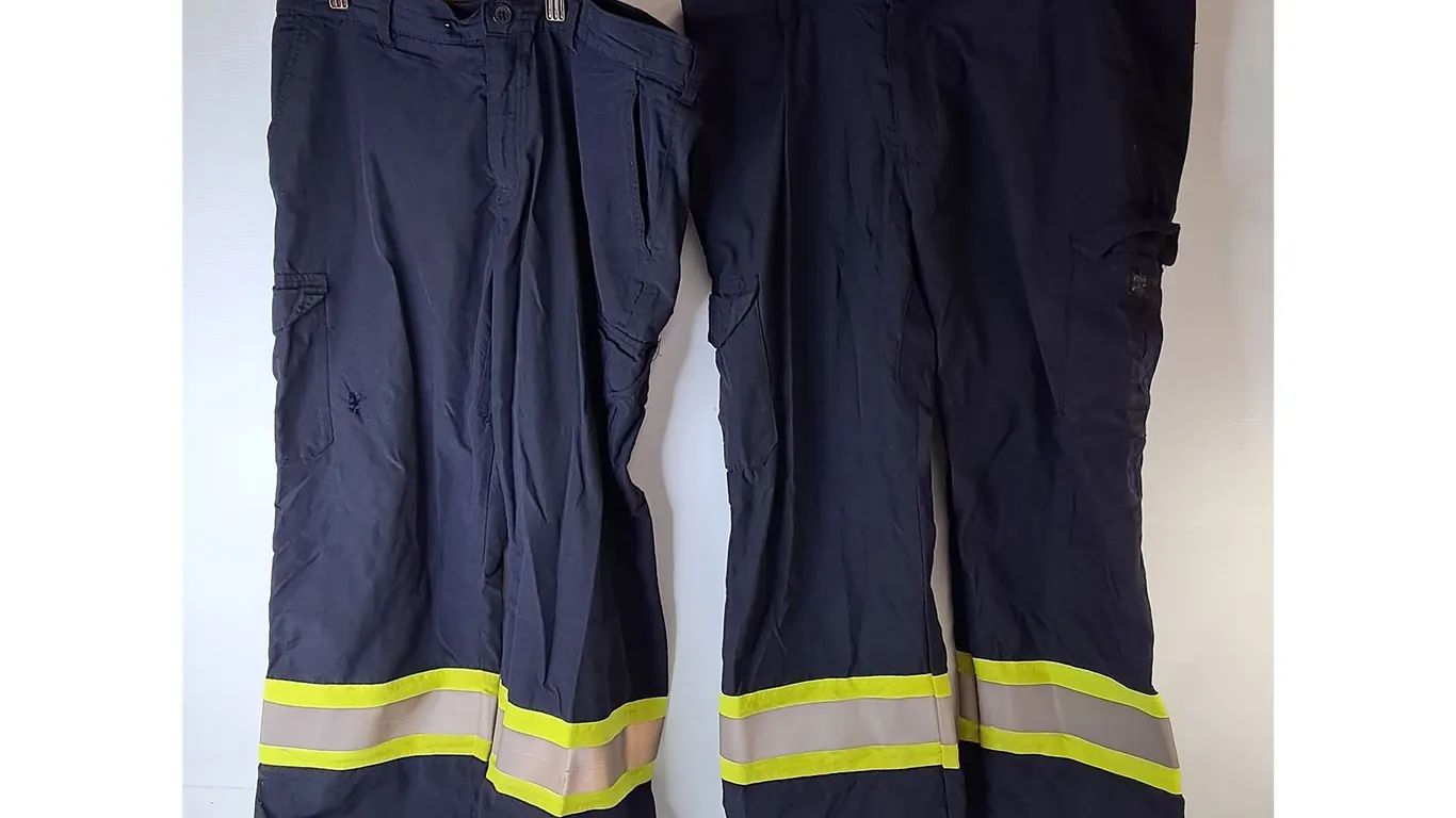 (2) Pairs of Men's Reflective Work Pants- 40W