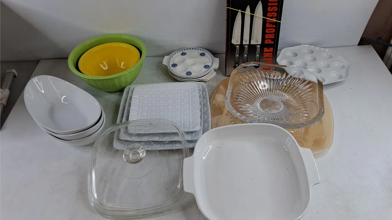 Kuraidori Bowls, Kitchen Knives, Ceramic Boats, Glass Platter, Crystal Bowl, Misc