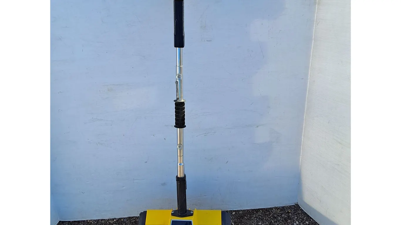 **Noma Electric Sno Shovel 52" Tall- Powers On, Can't Ship