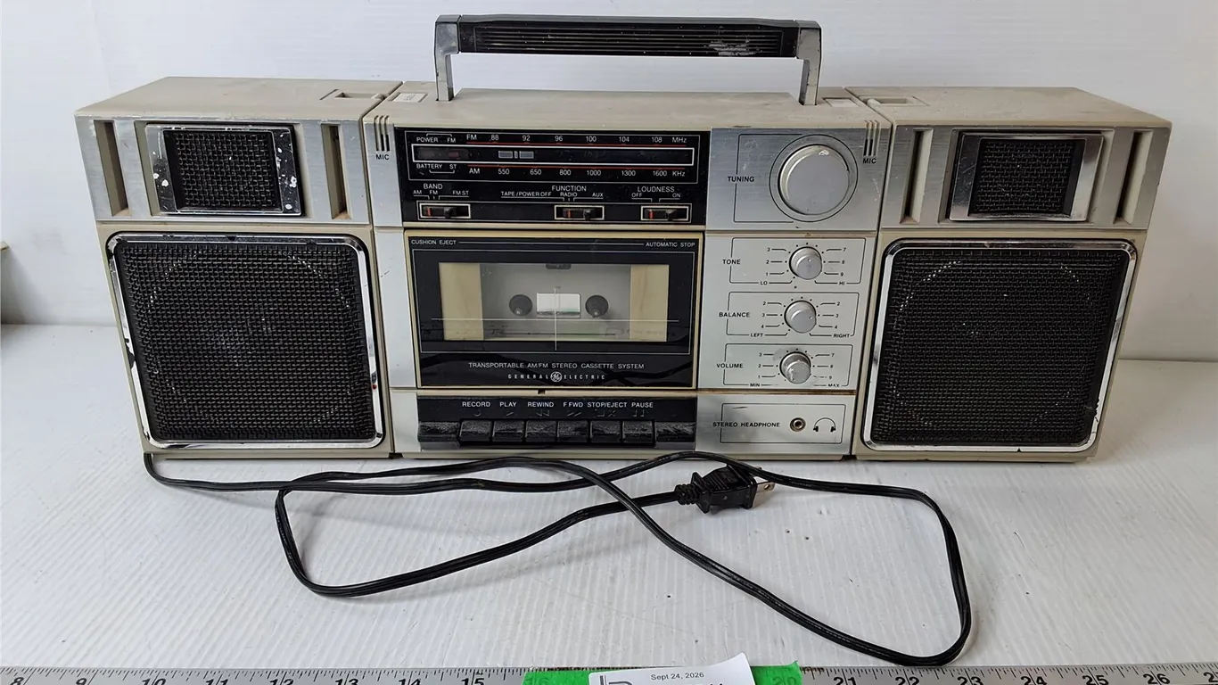 General Electric Radio/Cassette Player with Detachable Speakers- Powers On, Can't Ship