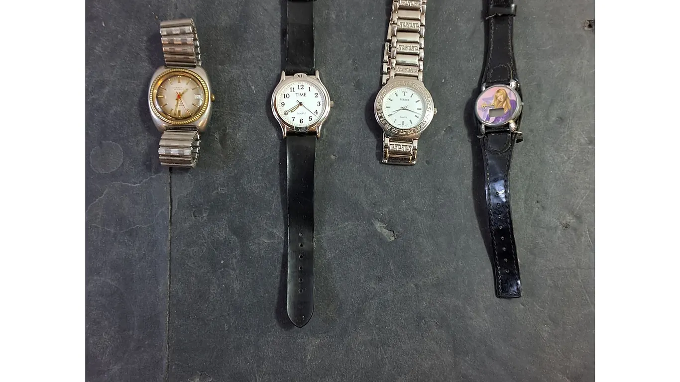 (4) Watches - Caravelle, Time, Terner Hannah Montana