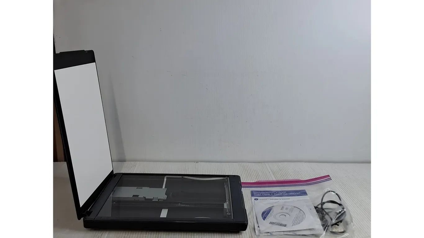 Canon CanoScan LiDE Flatbed Color Image Scanner ( not tested)