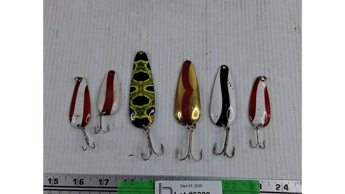 Assorted Vintage Fishing Lures w/Hooks