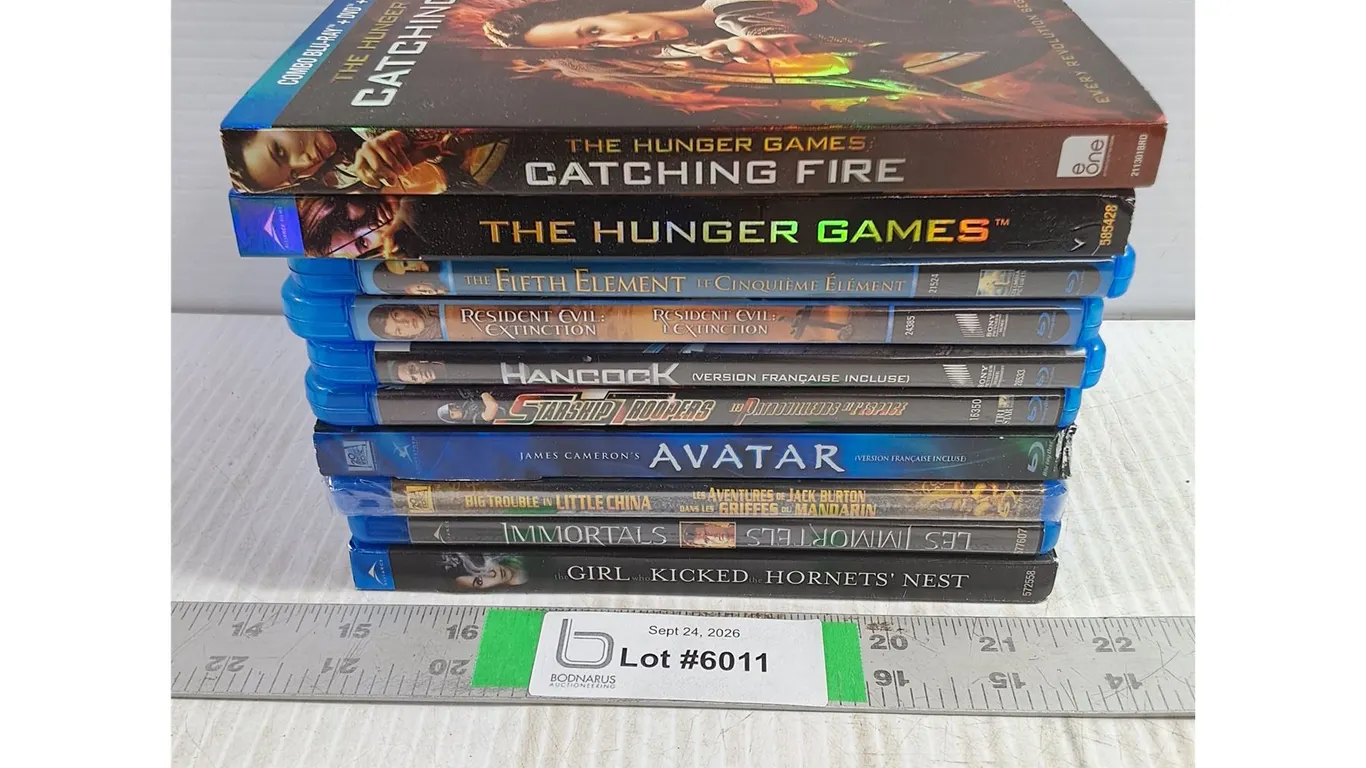 (10) Blu-Ray Movies-Avatar,Immortals,The Hunger Games,Starship Troopers and more